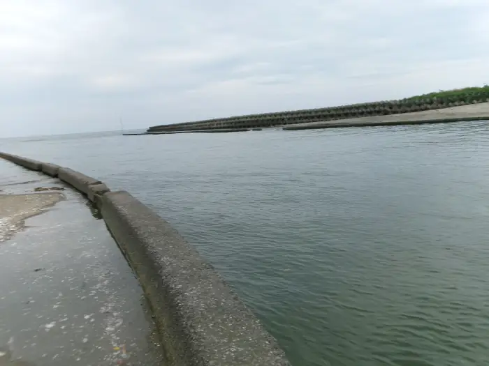 祓川河口・投げ釣り・ルアー釣り（足場良いので釣りやすい/ウナギ・セイゴ・ハゼ釣れそう）