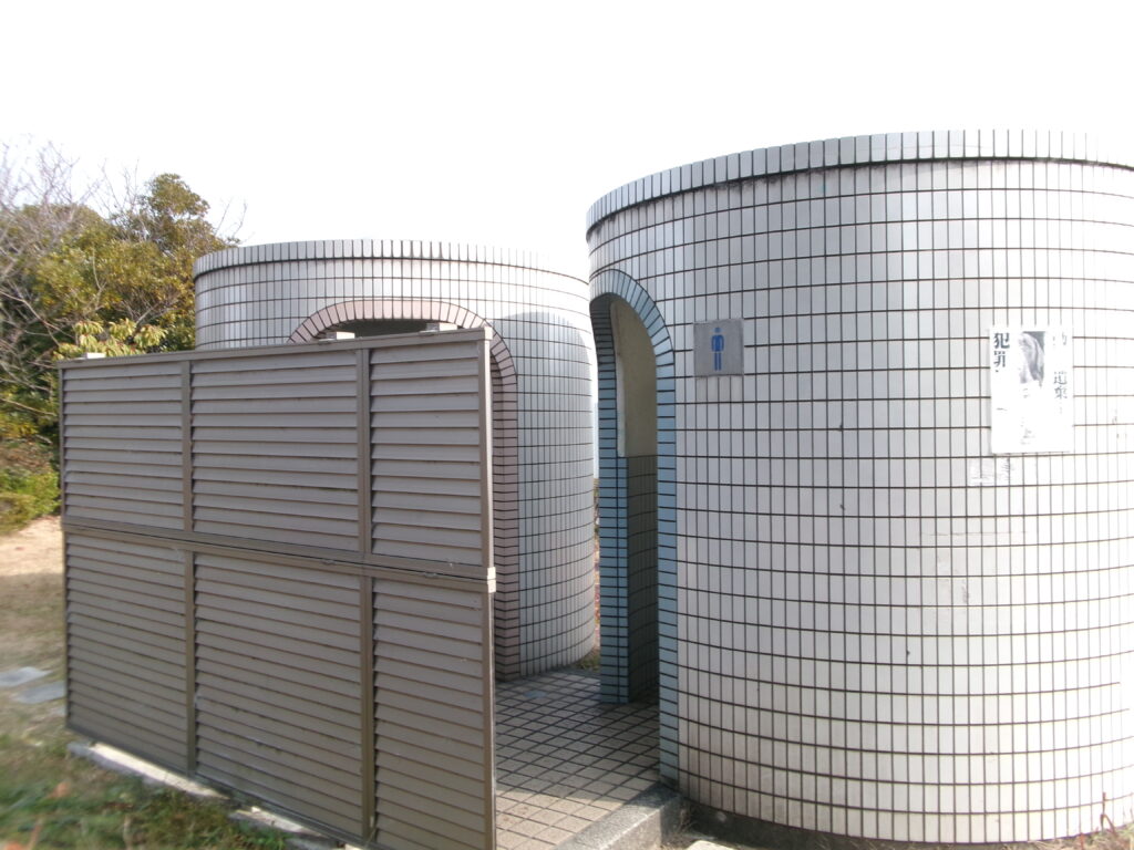 千代崎漁港にあるトイレ。