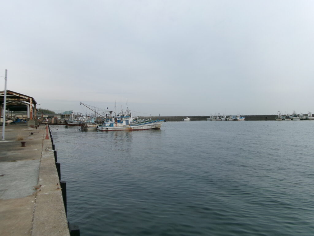 河芸漁港の漁港内の写真